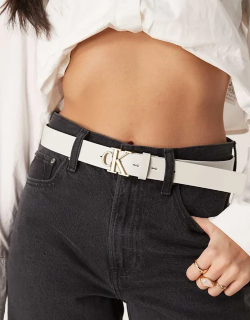 Calvin Klein Jeans Logo Buckle Belt In White For Women Silver Birch/tumbl